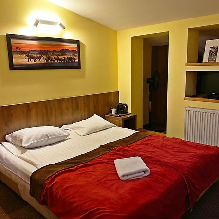 Hotel Ajax Janki Dış mekan fotoğraf