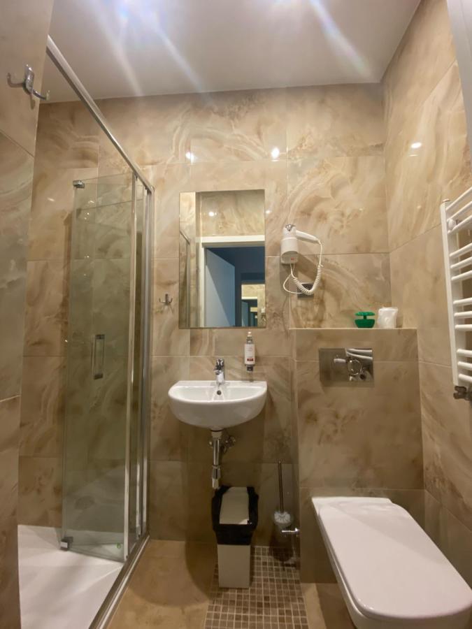 Hotel Ajax Janki Dış mekan fotoğraf