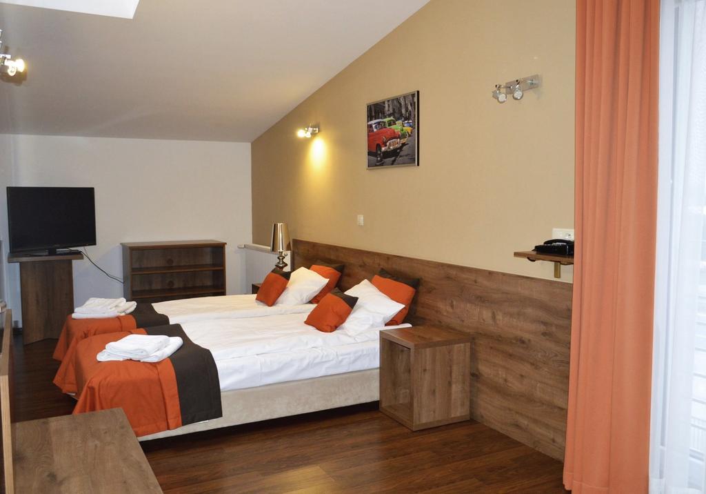 Hotel Ajax Janki Oda fotoğraf