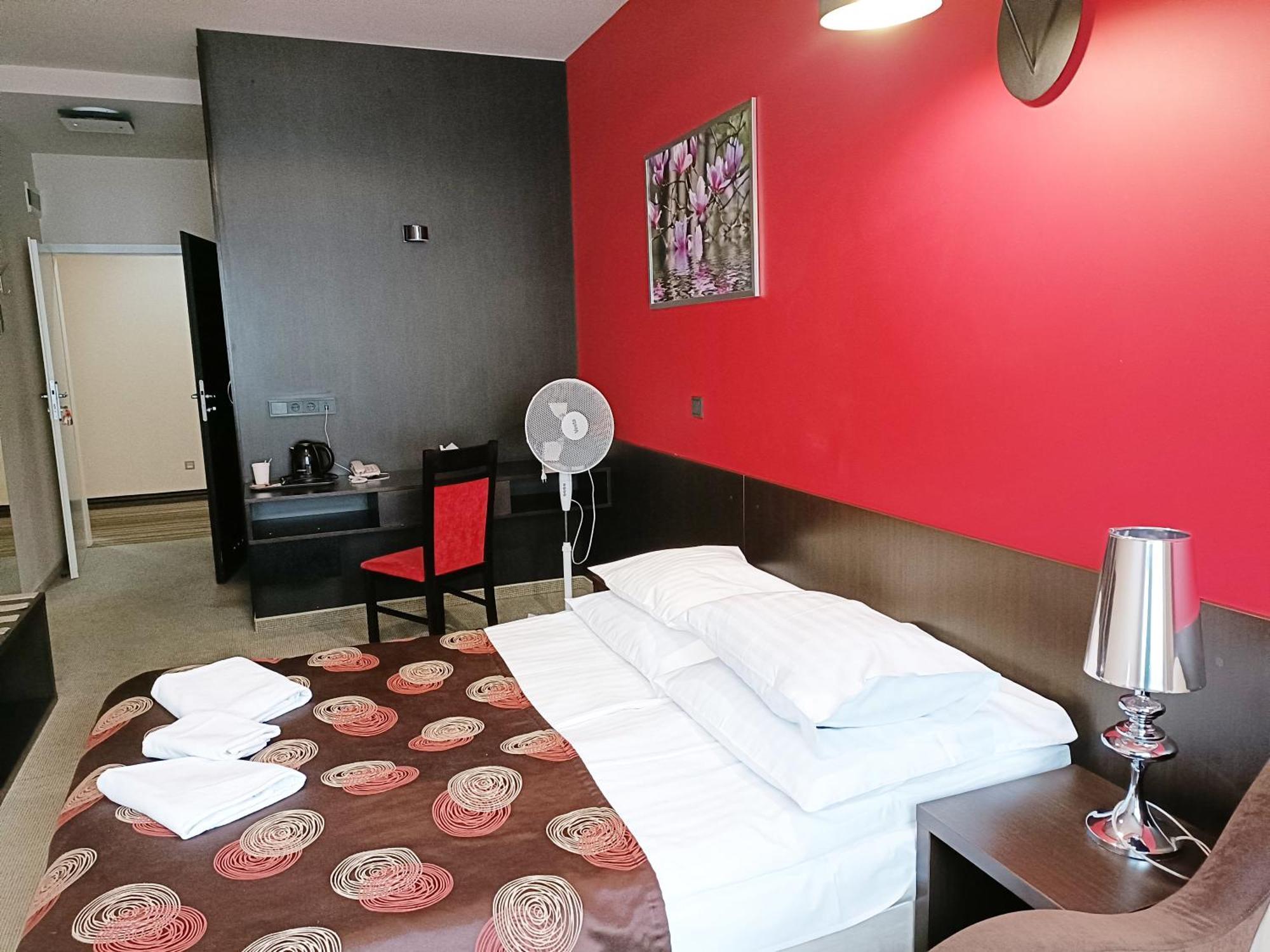 Hotel Ajax Janki Dış mekan fotoğraf