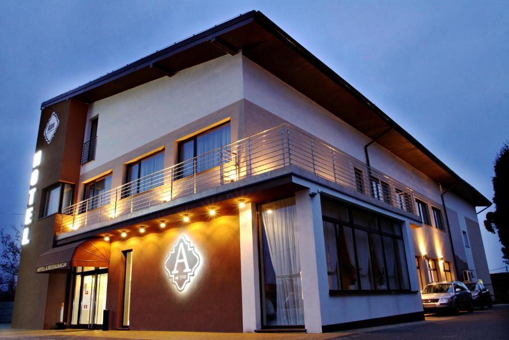Hotel Ajax Janki Dış mekan fotoğraf