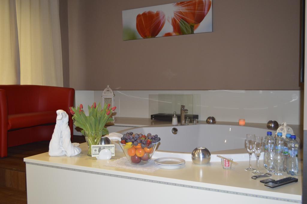 Hotel Ajax Janki Dış mekan fotoğraf