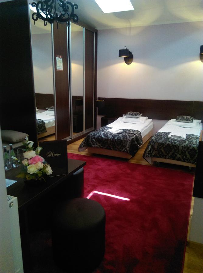 Hotel Ajax Janki Dış mekan fotoğraf