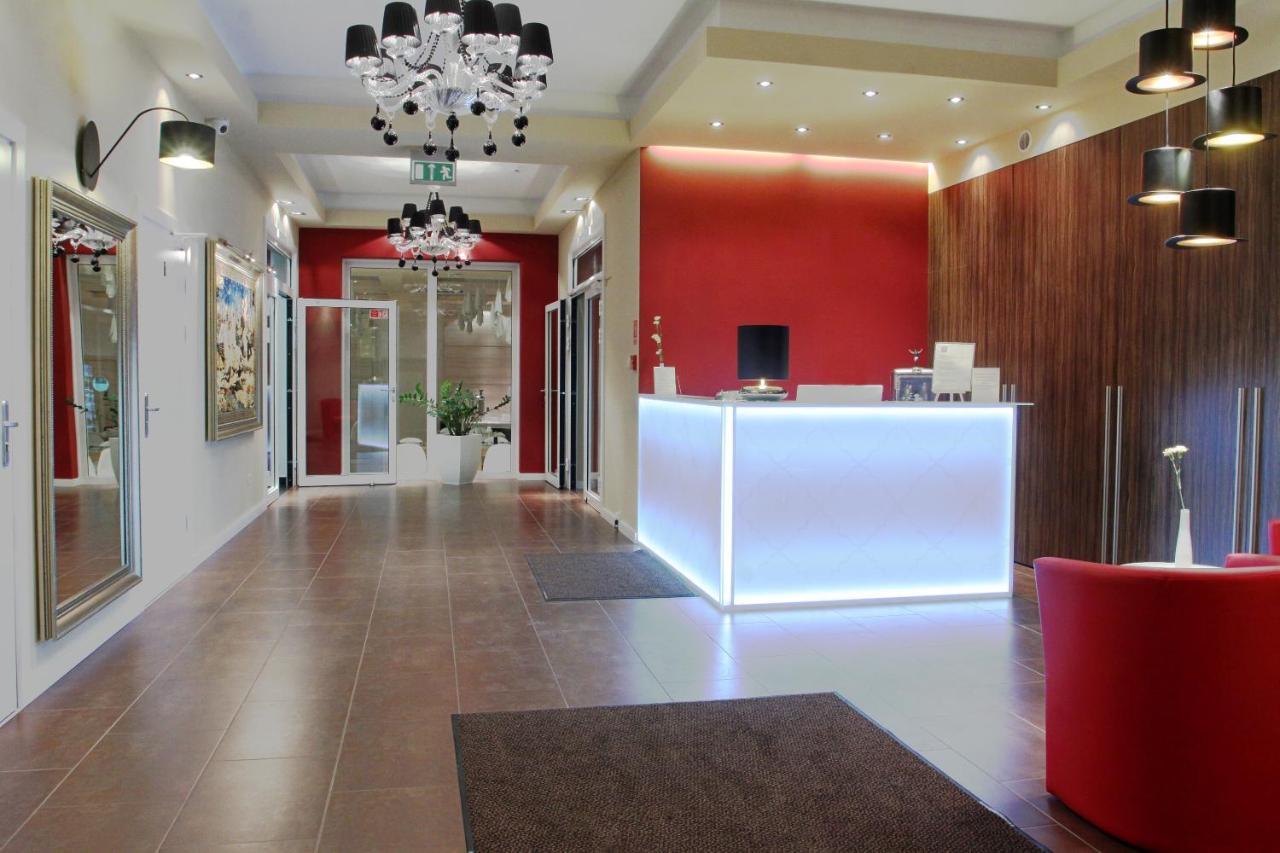 Hotel Ajax Janki Dış mekan fotoğraf