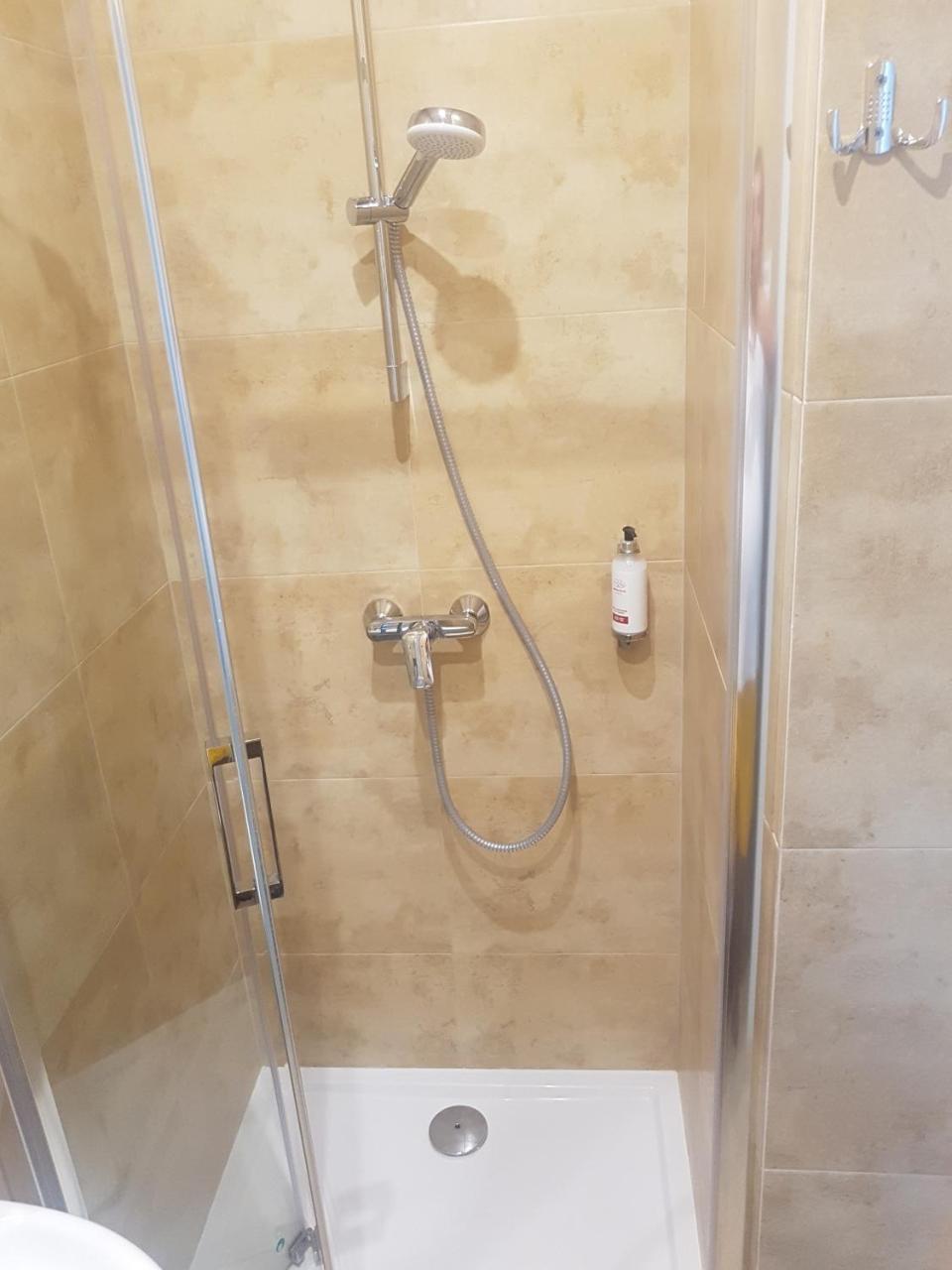 Hotel Ajax Janki Dış mekan fotoğraf